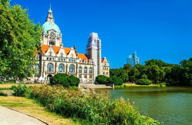 Hannover: Express Walk With a Local in 60 Minutes - Experience Highlights