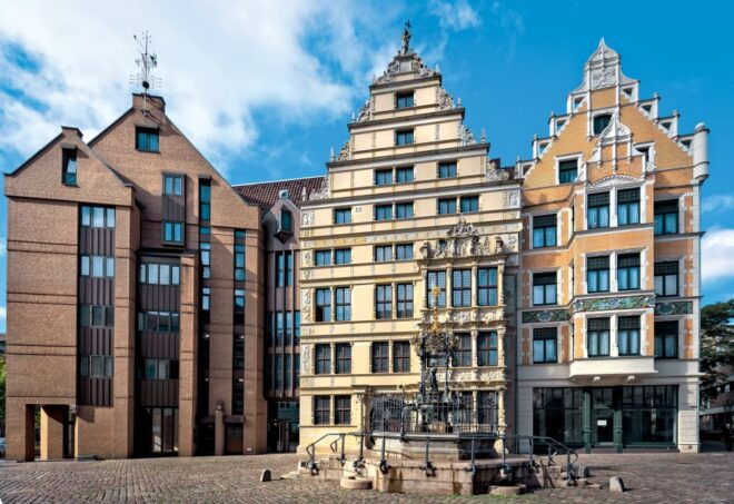 Hannover: Guided Old Town Walking Tour - Select Participants and Date
