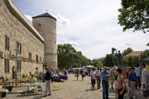Hannover: Guided Old Town Walking Tour - Meeting Point and Important Information