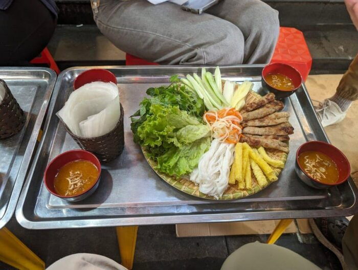 Hanoi: 3 Hours of the Street Food Tour With Local Delicacies - Exploring Hanois Old Quarter
