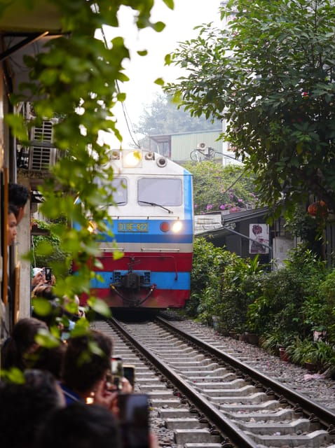 Hanoi: Authentic Food Tour With Local Pals - Local Culture and Engagement