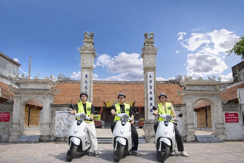 Hanoi Bat Trang Ceramic Village Half-Day Tour with Electric Motorbike - Ceramic details beyond the workshop