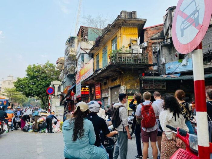 Hanoi: Cho Gioi Vietnam War History Walking Tour - Experiencing Hanoi Train Street
