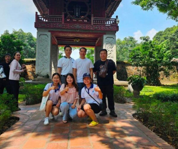 Hanoi : City Tour Free Private Tour Guide - Customer Reviews and Tour Details