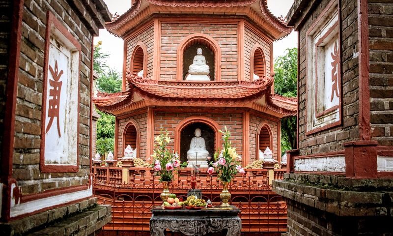 Hanoi City Tour with Vietnam Bat Trang Ceramics Village - What the guide and pace mean for you