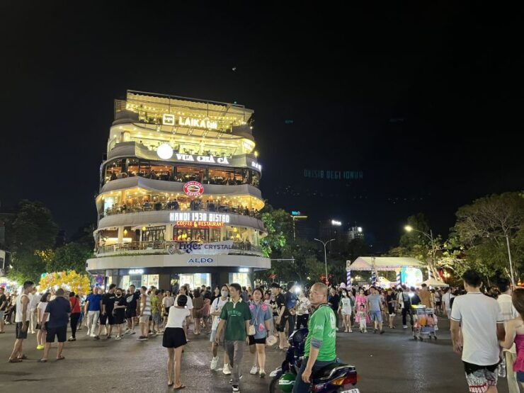 Hanoi: Coffee Talk & Walk With an Expert Around Hoan Kiem - Activity Details