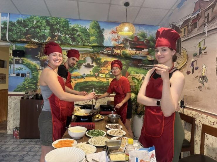 Hanoi Cooking Class With Local Market Tour in Old Quarter - Review Summary