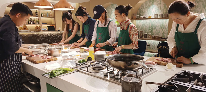 Hanoi Cooking Class with Local Market Tour & Rice Noodle Making - Following Chef Hung through a local market