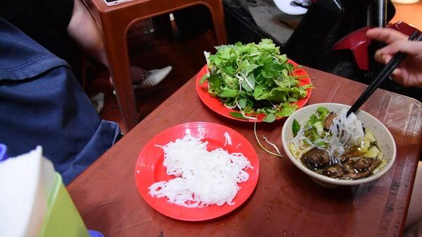 Hanoi: Culinary Stroll in French (3 Hours) - Tips for First-Time Visitors