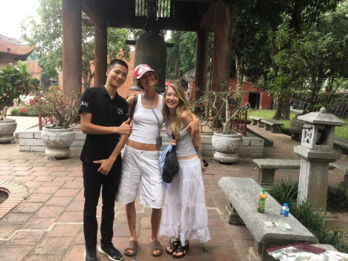 Hanoi: Customized Private Tour With a Local Guide - Visiting the Hỏa Lò Prison and Dong Xuan Market