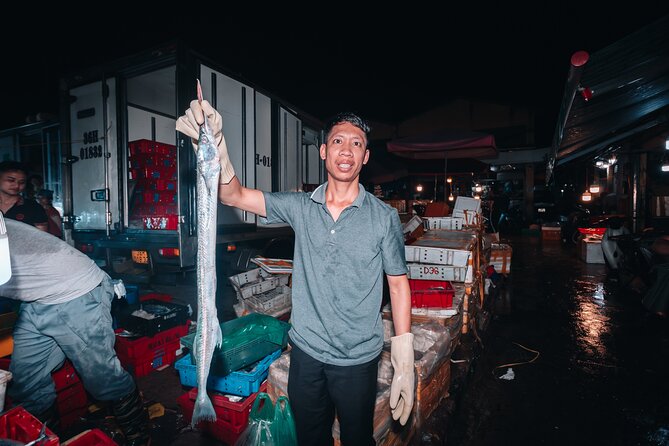 Hanoi Dawn Private Food Tour With 10 Tastings - Exploring the Wholesale Food Market