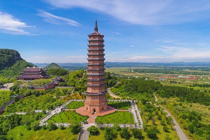 Hanoi: Deluxe Day Trip explore Bai Dinh Pagoda, Trang An Grottoes - The Journey Begins: From Hanoi to Ninh Binh