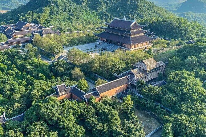 Hanoi: Deluxe Day Trip explore Bai Dinh Pagoda, Trang An Grottoes - Exploring Ninh Binh: Trang An Grottoes