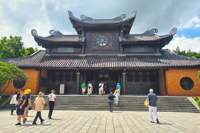 Hanoi: Deluxe Tour Explore Bai Dinh Pagoda & Trang An Grottoes - Good To Know  