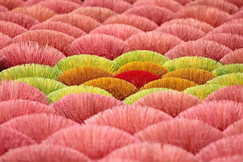 Hanoi: Dong Ky Carpentry Village or Hat & Incense Village - The Optional Train Street Stop