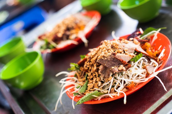 Hanoi Evening Walking Food Tour With Eight Tastings - Tour Logistics and Accessibility
