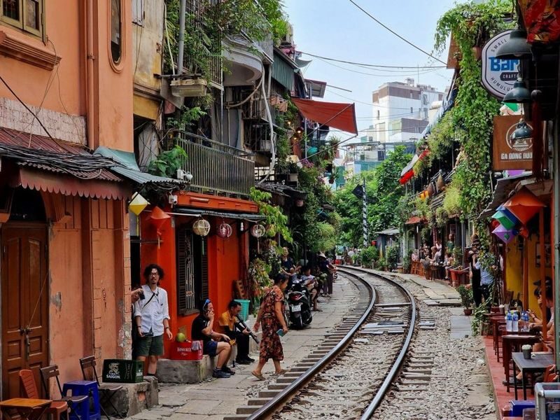 Hanoi Exclusive Craft Beer Bus: Cultural Sightseeing City Tour - A city tour with beer on board