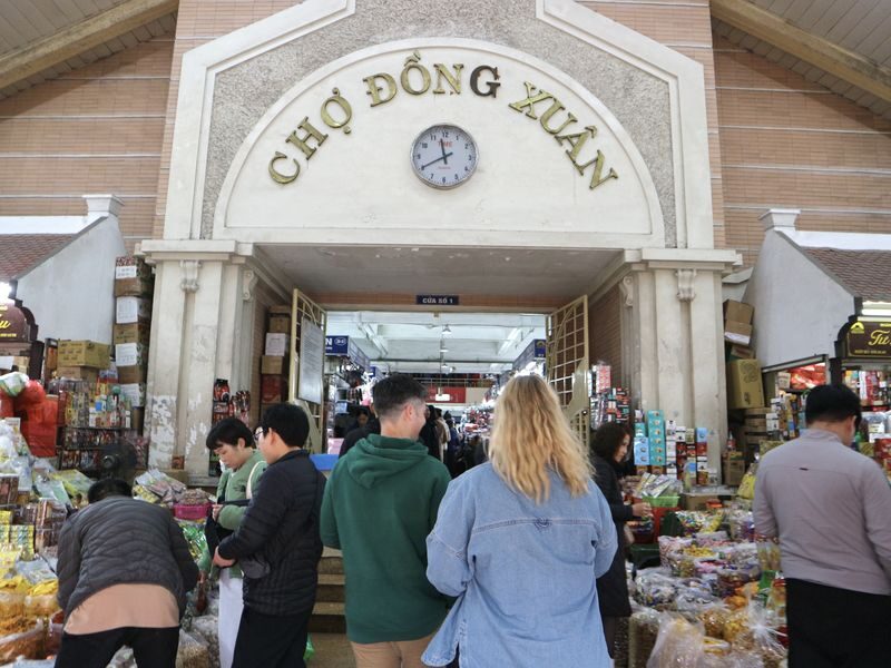 Hanoi Exclusive Craft Beer Bus: Cultural Sightseeing City Tour - West Lake and Tran Quoc Pagoda