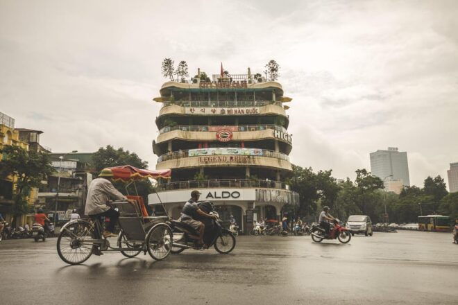 Hanoi: Explore Backstreets & Local Life - Sampling Iconic Street Food