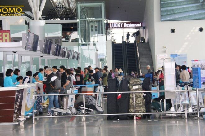 Hanoi: Fasttrack Noi Bai Intl. Airport (Opt: Transfer) - Child and Family Policies