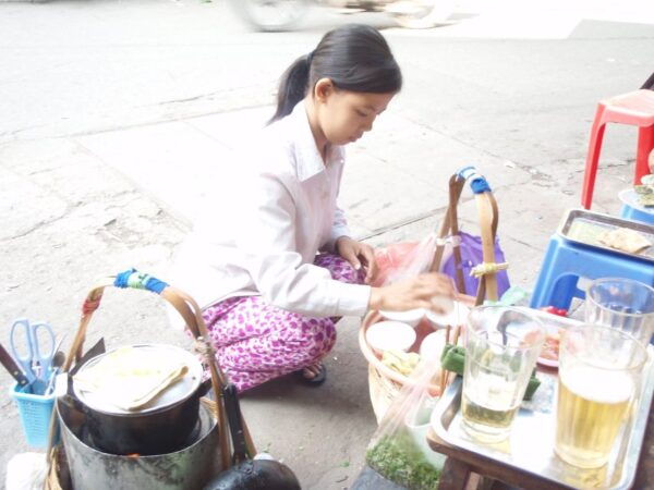 Hanoi Food on Foot: Walking Tour of Hanoi Old Quarter - Enjoying the Quaint Atmosphere