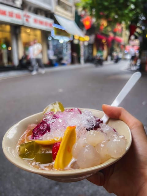 Hanoi: Foodie Tour With Train Street - Train Street Exploration