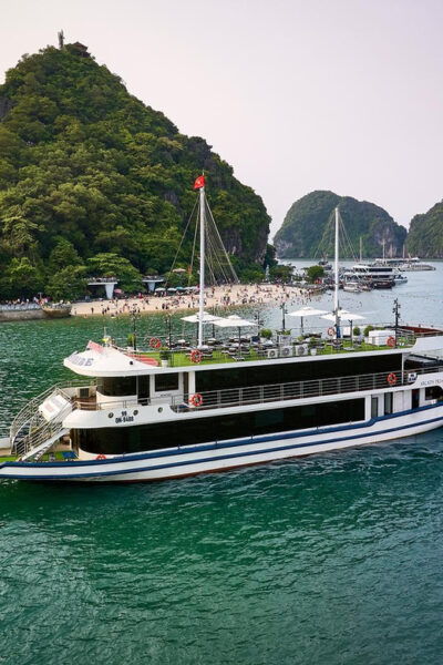 Hanoi: Full-Day Halong Bay, Cave, Island, Swim, & Kayak Tour - What to Bring