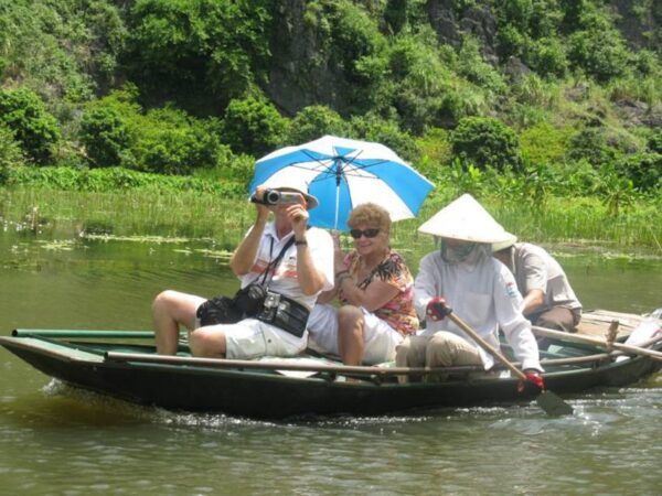 Hanoi: Full-Day Private Tam Coc Tour With Boat Ride & Lunch - Tips for a Memorable Tour