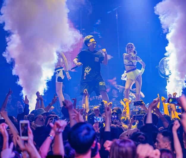 Hanoi: Guided Bar Crawl With Drinks and Nightclub Entry - Nightclub and Bar Details