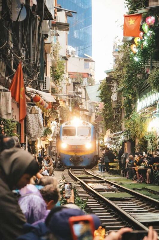 Hanoi: Guided Food Tour with Train Street Visit - The Itinerary Breakdown: From Bites to Tracks