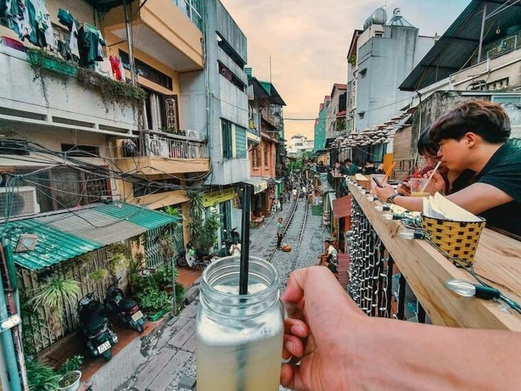 Hanoi: Guided Food Tour With Train Street Visit - Customer Feedback and Reviews