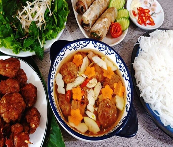 Hanoi: Guided Street Food Tour With Tastings - Customer Reviews and Ratings