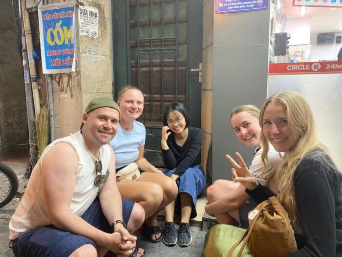 Hanoi: Guided Street Food Tour With Train Street Experience - Savoring the Flavors of Traditional Vietnamese Dishes