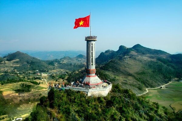Hanoi: Ha Giang, Dong Van Rock Plateau, Lung Cu 2-Day - Conquering Ma Pi Leng Pass