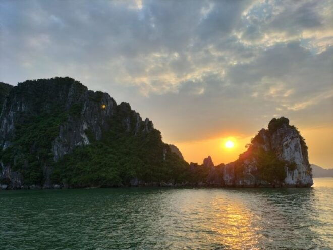 Hanoi: Ha Long Bay All-Inclusive Cruise With Kayaking - Itinerary