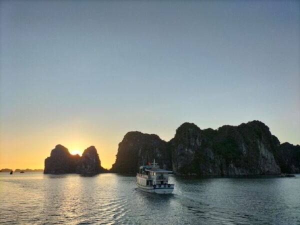 Hanoi: Ha Long Bay All-Inclusive Cruise With Kayaking - Return to Hanoi and Customer Reviews