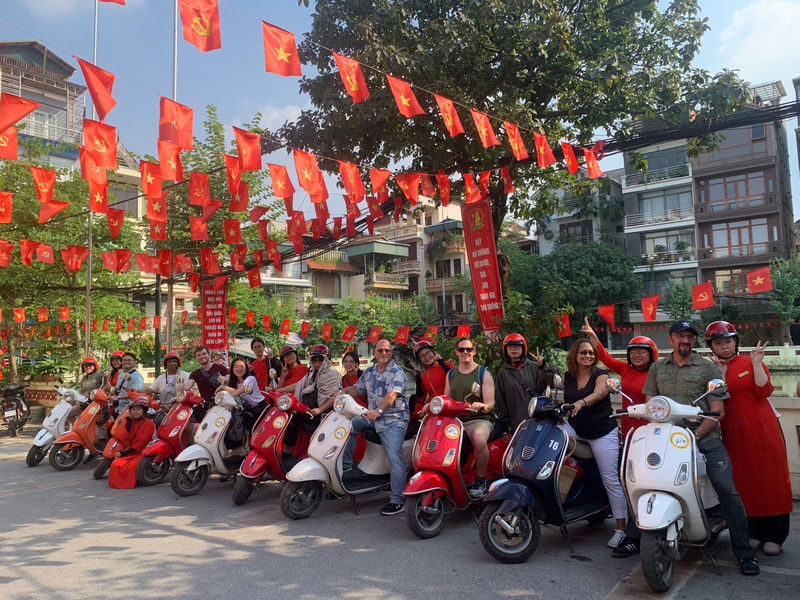 Hanoi Half-Day City Highlights Vespa Tour with Female Rider - Pagodas, lakes, and Train Street