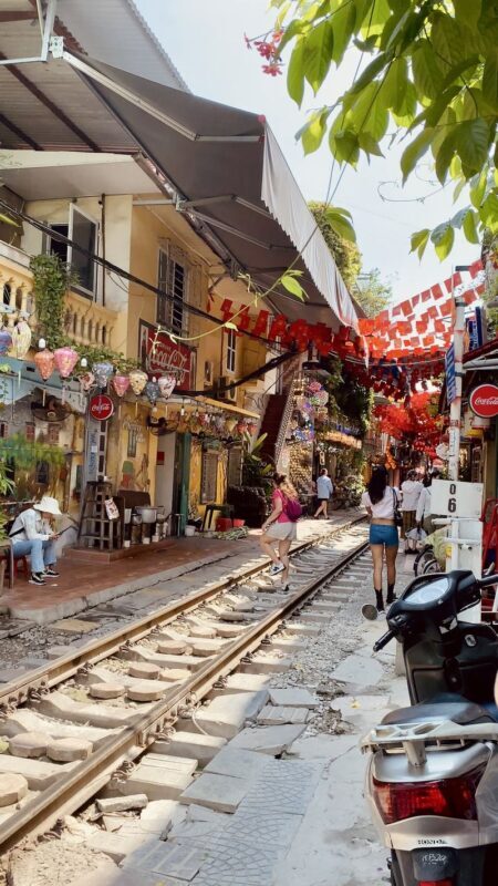 Hanoi Half-Day Historical Bike Tour with Food Tasting - A food stop with a twist on pho