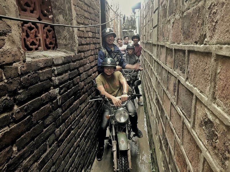 Hanoi Half-Day Motorcycle Tour With Food Tasting - Hanoi from the back of a Minsk