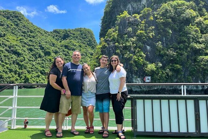 Hanoi - Halong Bay 1 Day PRIVATE TOUR: Cave, Kayak, Island, Lunch - A Complete Look at the Hanoi to Halong Bay Private Tour