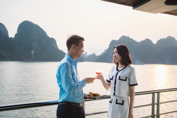 Hanoi: Halong Bay Day Trip With Sunset Party - Tips for a Great Trip