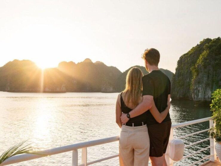 Hanoi - Halong - Hanoi Daily Limousine Bus - Booking Details