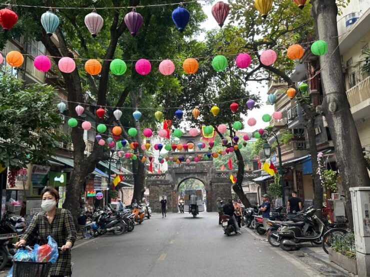 Hanoi Hidden Gems and Highlighted Bicycle Tour - Tour Duration and Starting Locations