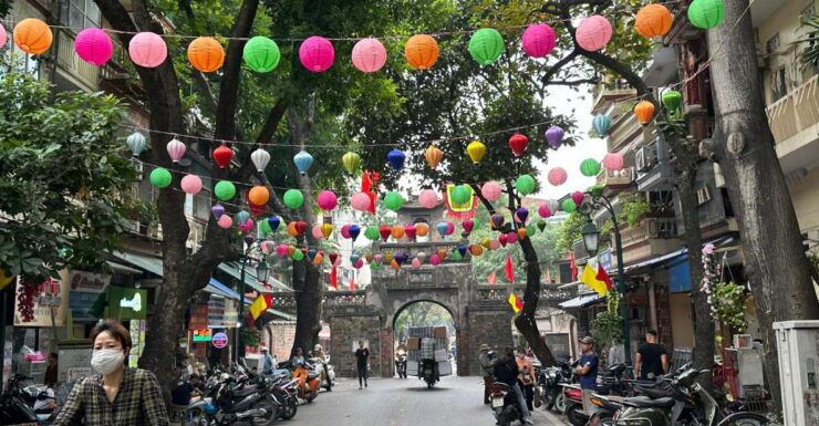 Hanoi Hidden Gems and Highlighted Bicycle Tour - Live Tour Guide and Language