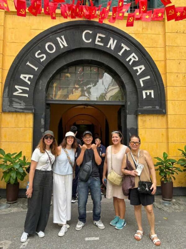 Hanoi: Ho Chi Minh Memorial & Pagodas & History and Nature - Good To Know