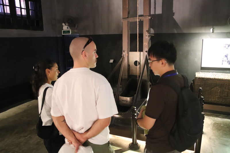 Hanoi: Hoa Lo Prison & Cho Gioi Historical Half-Day Tour - What a half-day can and cannot do