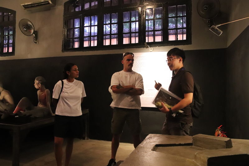 Hanoi: Hoa Lo Prison & Cho Gioi Historical Half-Day Tour - Should you book?
