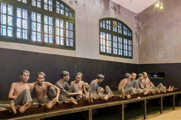 Hanoi Hoa Lo Prison Half-Day Historical Tour - Hoa Lo Prison is best understood with a guide