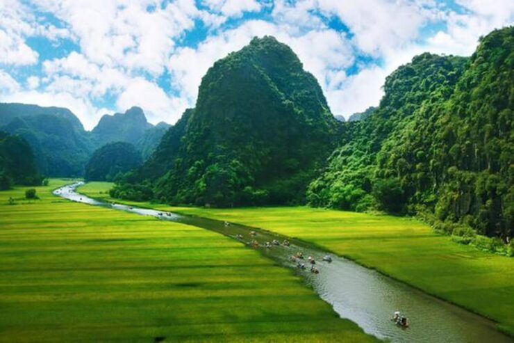 Hanoi: Hoa Lu, Tam Coc and Mua Cave Limo Bus Tour With Lunch - Itinerary Highlights