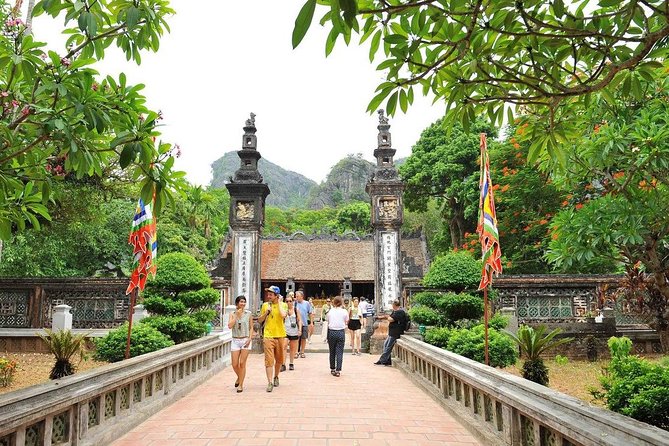Hanoi - Hoa Lu -Tam Coc -Halong Bay 5days/4nights - Day 4: Cruising Halong Bay